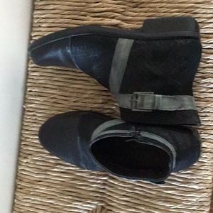 Naot black/grey leather ankle boots size40eu.  $65